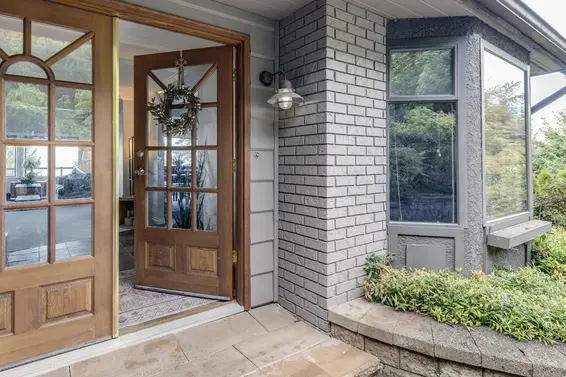 370 Bayview Place, LIONS BAY For Sale - image 3