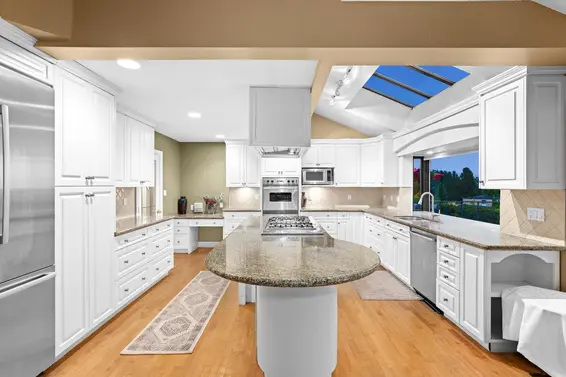1285 Chartwell Crescent, West Vancouver For Sale - image 10