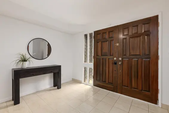 548 East Braemar Road, North Vancouver For Sale - image 2