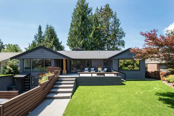3855 Hillcrest Avenue, North Vancouver