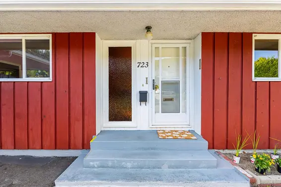 723 Handsworth Road, North Vancouver For Sale - image 2