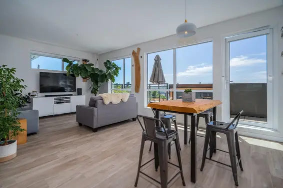 401 615 East 3rd Street, North Vancouver