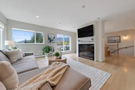 5620 Eagle Court, North Vancouver For Sale - image 2