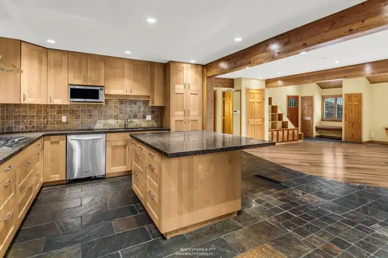 3859 Calder Avenue, North Vancouver For Sale - image 10