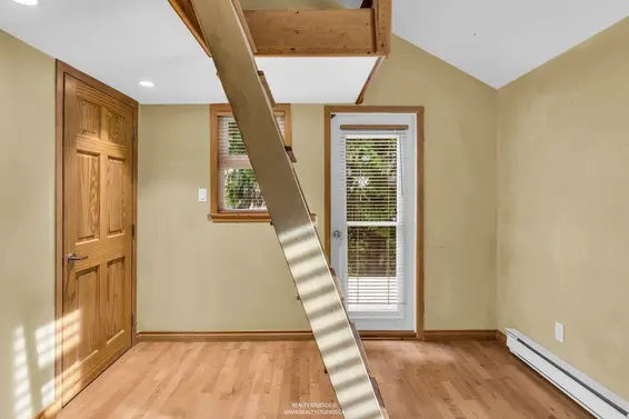 3859 Calder Avenue, North Vancouver For Sale - image 25