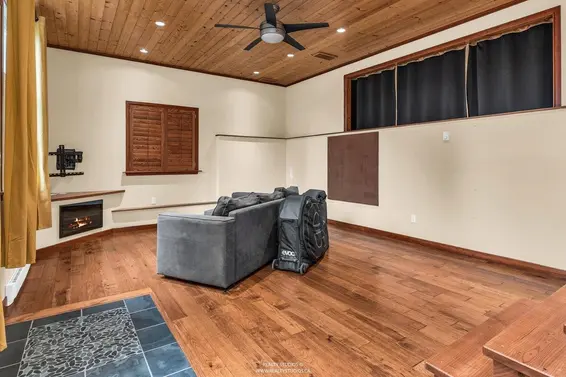 3859 Calder Avenue, North Vancouver For Sale - image 34