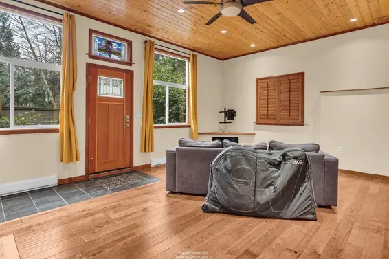 3859 Calder Avenue, North Vancouver For Sale - image 35