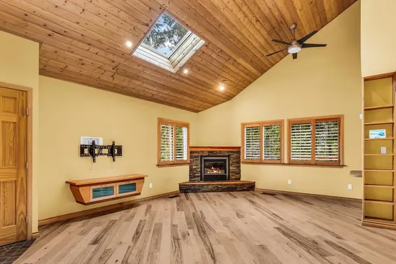 3859 Calder Avenue, North Vancouver For Sale - image 4