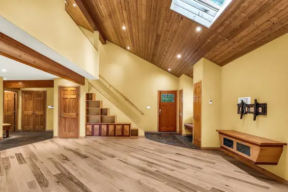 3859 Calder Avenue, North Vancouver For Sale - image 6