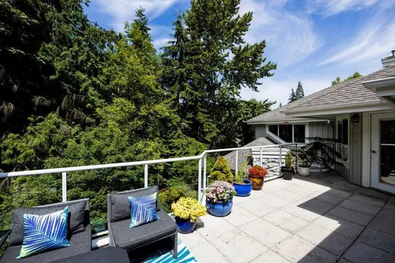 401 1283 Parkgate Avenue, North Vancouver For Sale - image 2