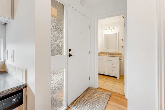216 140 East 4th Street, North Vancouver For Sale - image 2