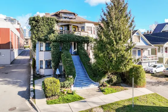 160 East 10th Street, North Vancouver