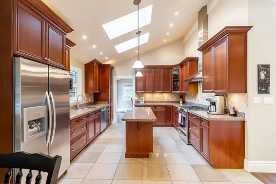 4640 Woodburn Road, West Vancouver For Sale - image 12