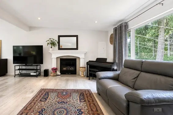 1398 Chamberlain Drive, North Vancouver For Sale - image 37