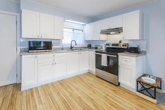 227 Tomahawk Avenue, West Vancouver For Sale - image 3