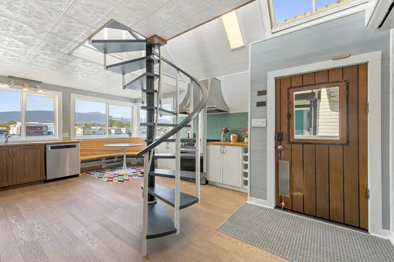 A23 415 West Esplanade Avenue, North Vancouver For Sale - image 2