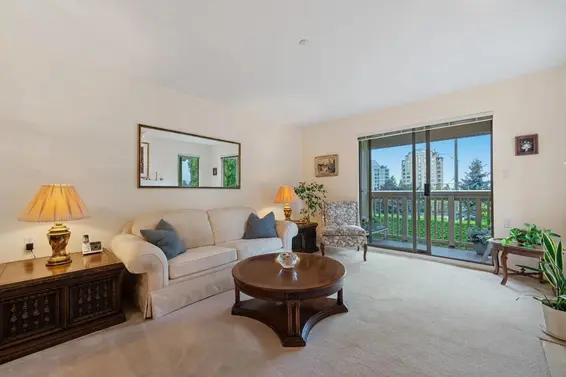 209 843 22nd Street, West Vancouver For Sale - image 1