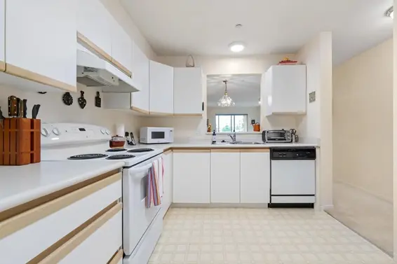 209 843 22nd Street, West Vancouver For Sale - image 9