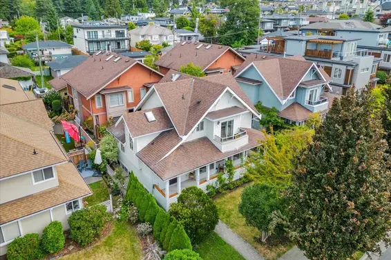 266 West 17Th Street, North Vancouver For Sale - image 2