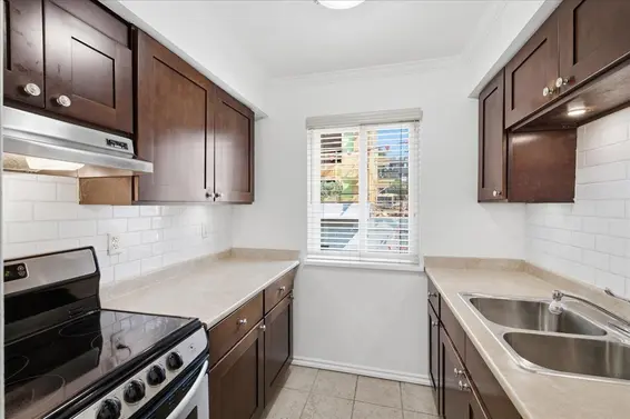202 212 Forbes Avenue, North Vancouver For Sale - image 3