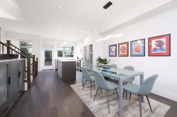 14 244 East 5th Street, North Vancouver