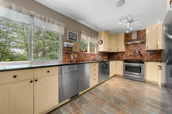 1967 Hyannis Drive, North Vancouver For Sale - image 12