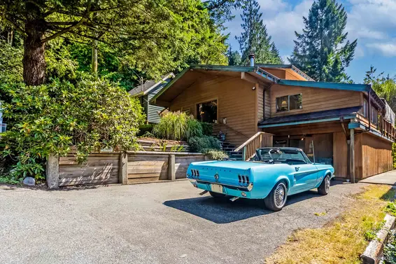 4585 Raeburn Street, North Vancouver