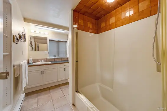 4585 Raeburn Street, North Vancouver For Sale - image 19
