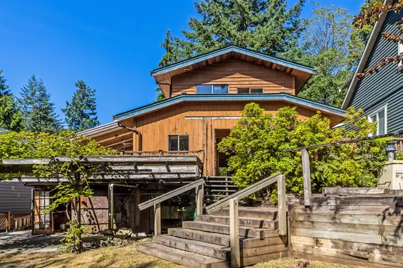 4585 Raeburn Street, North Vancouver For Sale - image 2