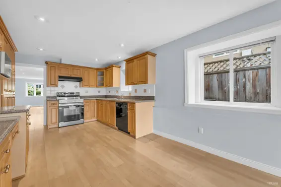 313 East 27 Street, North Vancouver For Sale - image 11