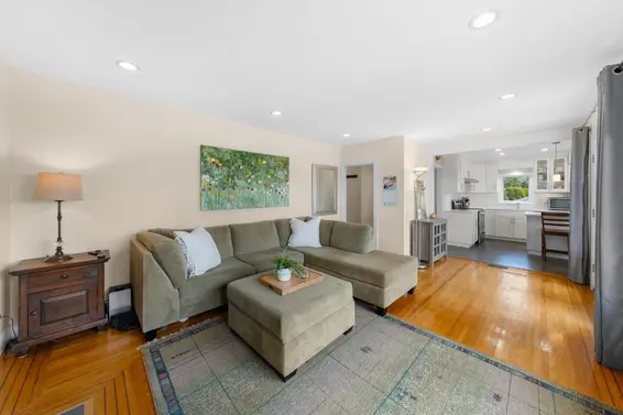 909 East Keith Road, North Vancouver For Sale - image 10