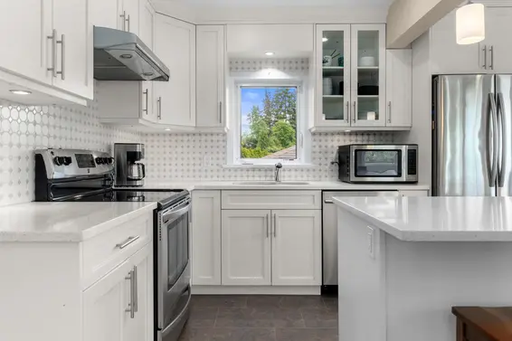 909 East Keith Road, North Vancouver For Sale - image 2