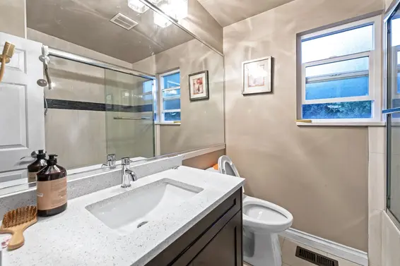 2365 Queens Avenue, West Vancouver For Sale - image 11