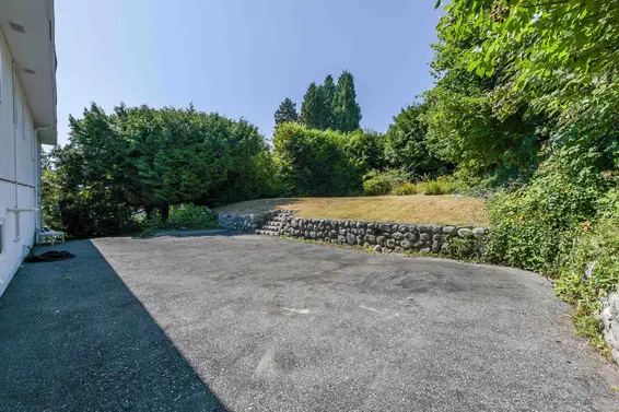 2365 Queens Avenue, West Vancouver For Sale - image 35