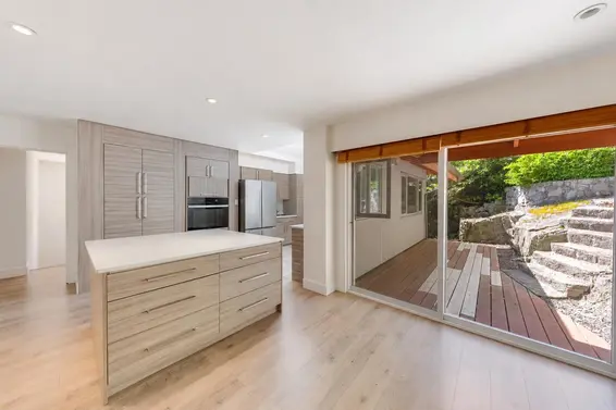 3907 Bayridge Place, West Vancouver For Sale - image 8