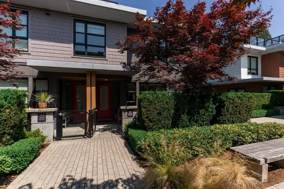 204 1055 Ridgewood Drive, North Vancouver