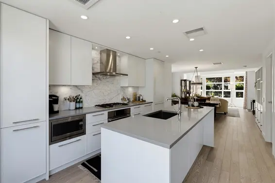 204 1055 Ridgewood Drive, North Vancouver For Sale - image 17