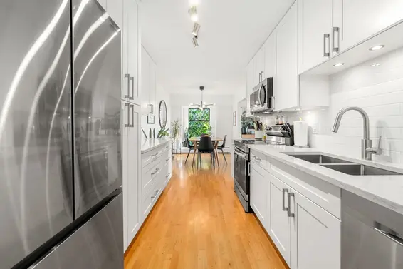 204 150 East 5th Street, North Vancouver