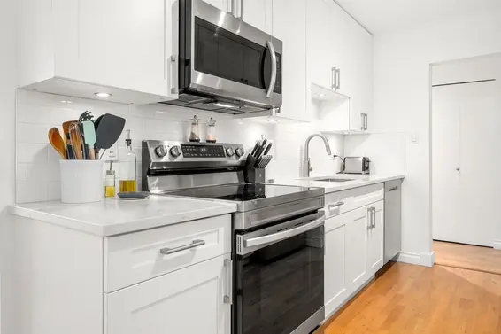 204 150 East 5th Street, North Vancouver For Sale - image 2