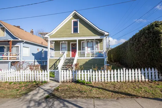 166 East 10th Street, North Vancouver For Sale - image 6