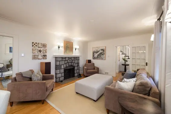 402 Brand Street, North Vancouver For Sale - image 11