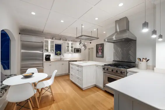 402 Brand Street, North Vancouver For Sale - image 21