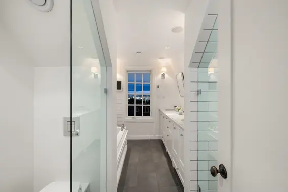 402 Brand Street, North Vancouver For Sale - image 29