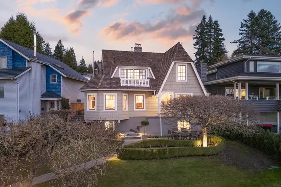 402 Brand Street, North Vancouver For Sale - image 3