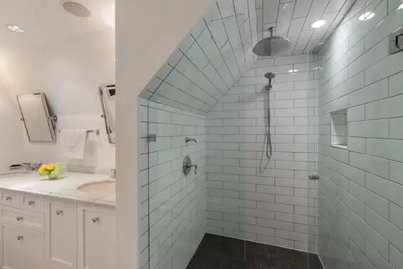 402 Brand Street, North Vancouver For Sale - image 32