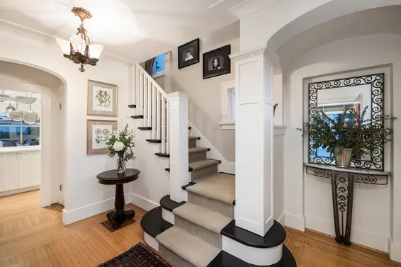 402 Brand Street, North Vancouver For Sale - image 9