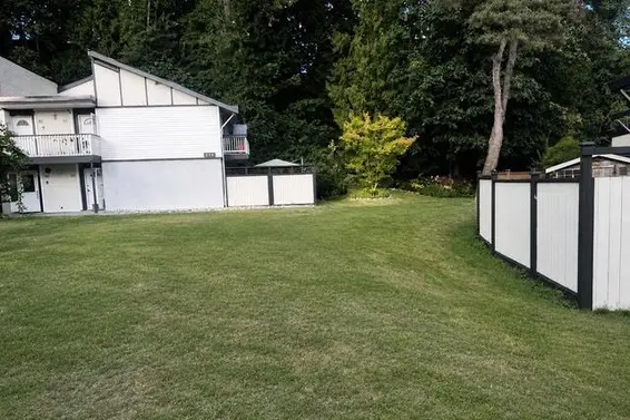 36 882 Premier Street, North Vancouver For Sale - image 3