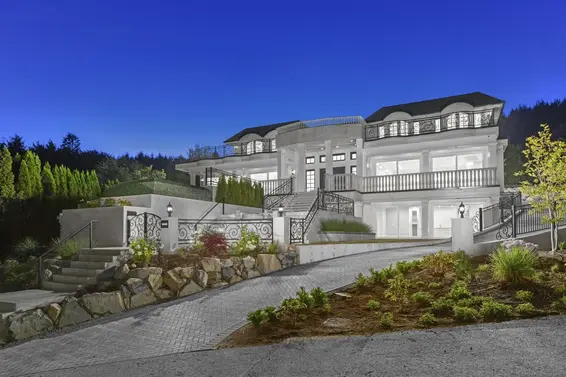 1445 Sandhurst Place, West Vancouver For Sale - image 2