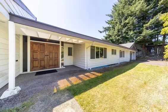 1028 Eyremount Drive, West Vancouver For Sale - image 10