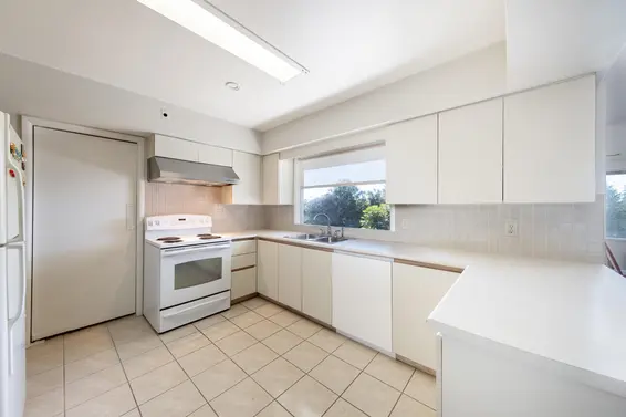 1028 Eyremount Drive, West Vancouver For Sale - image 20